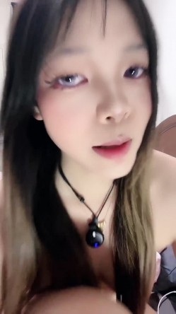 发育极好的00后大眼美女!【纯欲小狗】真是个极品炮架 绝对明星颜值 操起来很爽