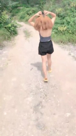 新人探花酒店换妻 两对夫妻白天户外车震~晚上酒店开房换妻大战